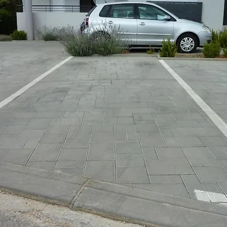 King With Private Parking * זאדאר