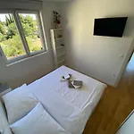 King With Private Parking Apartment Zadar