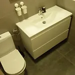 King With Private Parking Apartment *