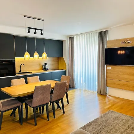 King With Private Parking