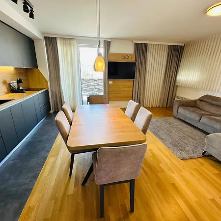 King With Private Parking アパート