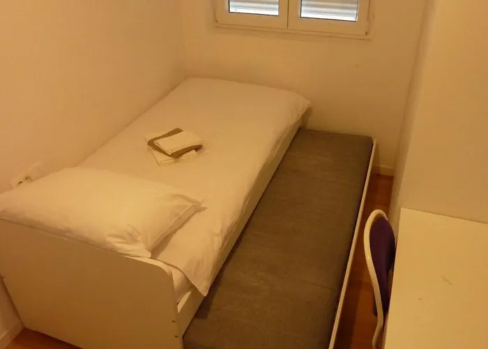 アパート King With Private Parking ザダル