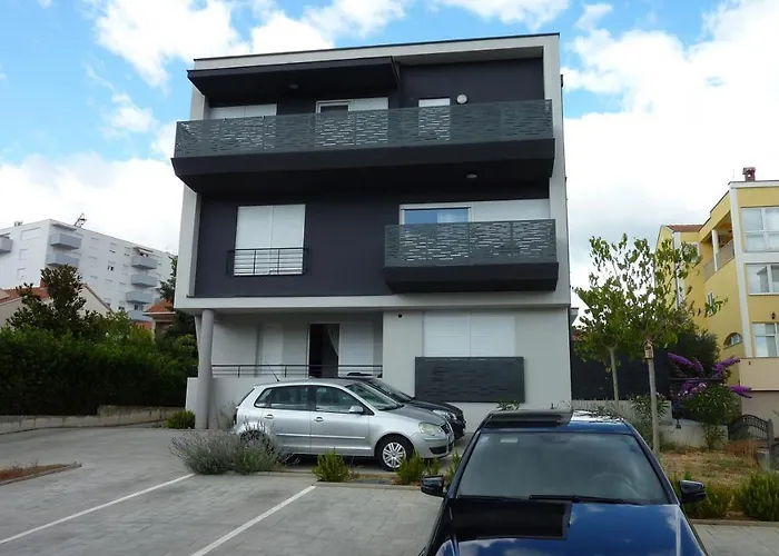 King With Private Parking アパート ザダル