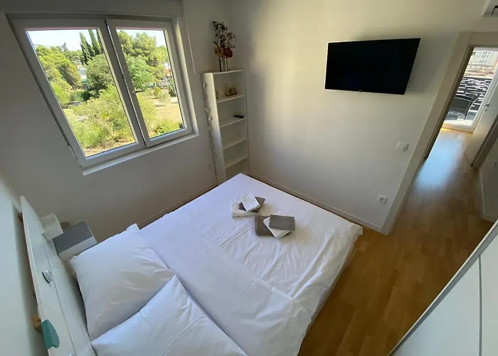 King With Private Parking アパート ザダル