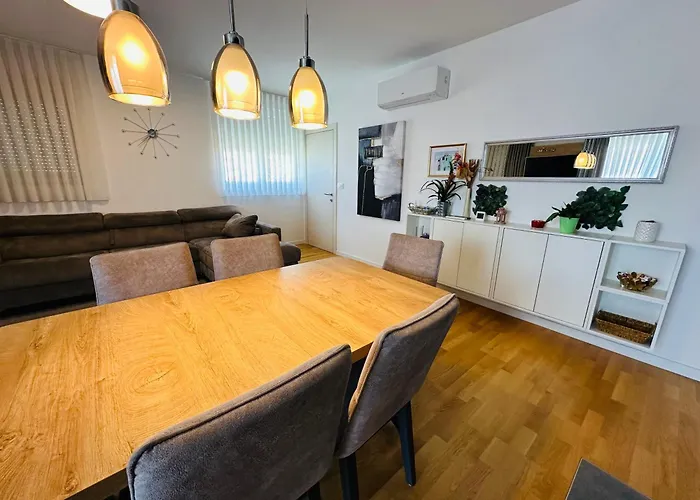 King With Private Parking アパート *