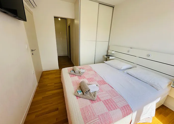 King With Private Parking アパート *